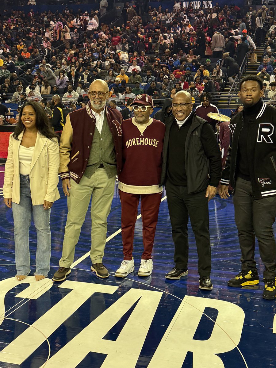DrHLWilliams's tweet photo. Nothing but #HBCULove at the NBA HBCU Classic presented by AT&T with Morehouse College and #TMCF member school @TuskegeeUniv. #NBAHBCUClassic https://t.co/GOq2wfCc6S