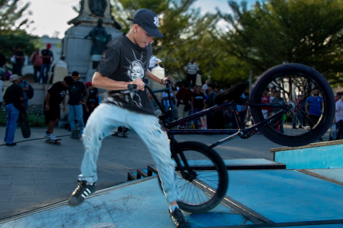 ✨ Iniciamos Nuit Blanche en el Centro Histórico de San Salvador.

🛹🚴‍♂️ El circuito de skateboarding y BMX ya está activado en la Plaza Libertad. 

¡Ven a disfrutar!