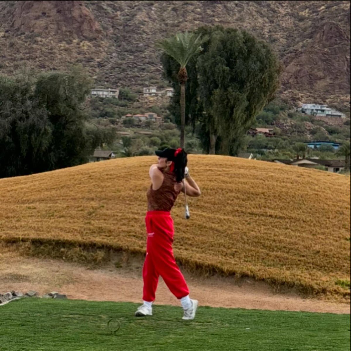 TeamHudgensNYC's tweet photo. “Nothing says love like golf” @VanessaHudgens https://t.co/MDuVT1gfGK