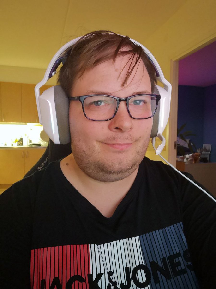 How to find me at NFC 2025 

✔️What is okay: Hugs are okay, I love hugs! Talk to me, i love to meet new people. 

❌What is not okay: Dont yell at me, im a little bit noise sensetive.