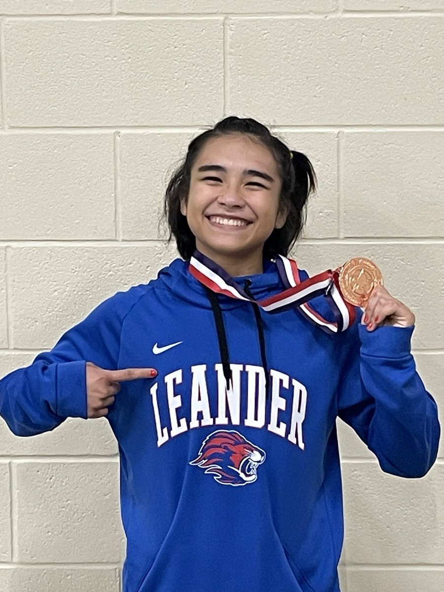 The first girls medalist in Leander High School history! 6th place in the 107 pound weight class, Amaris Rivera! Congratulations, Amaris- your coaches are incredibly proud of your achievement and hard work!
#golions