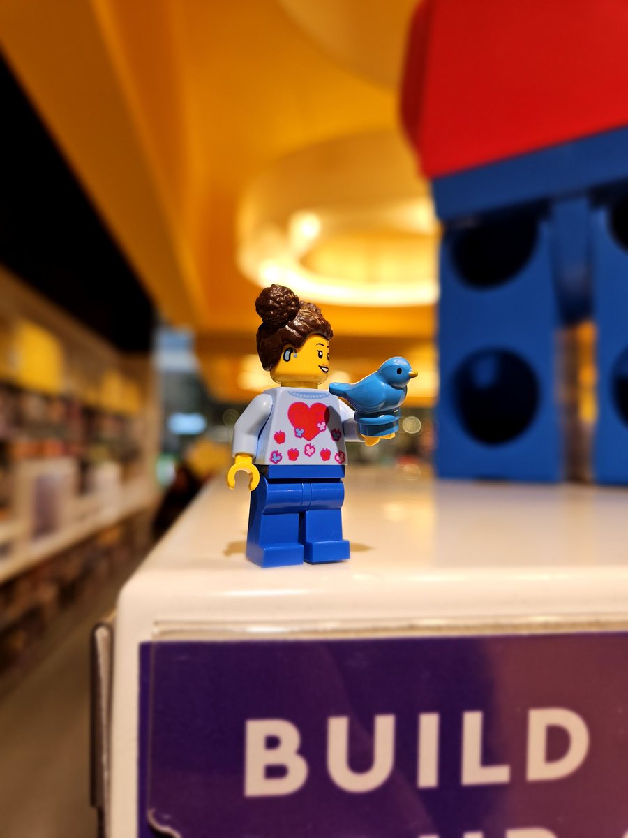 Absolutely love these mini figures with hearing aids. Well done <a href="/LEGO_Group/">LEGO</a> for being so inclusive and progressive.  ❤️