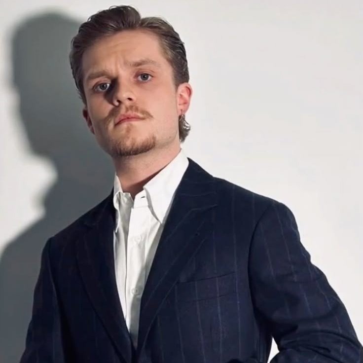 ⠀
                Be happy. The two of you!         
                   #𝓣heonora𝓦edding
⠀