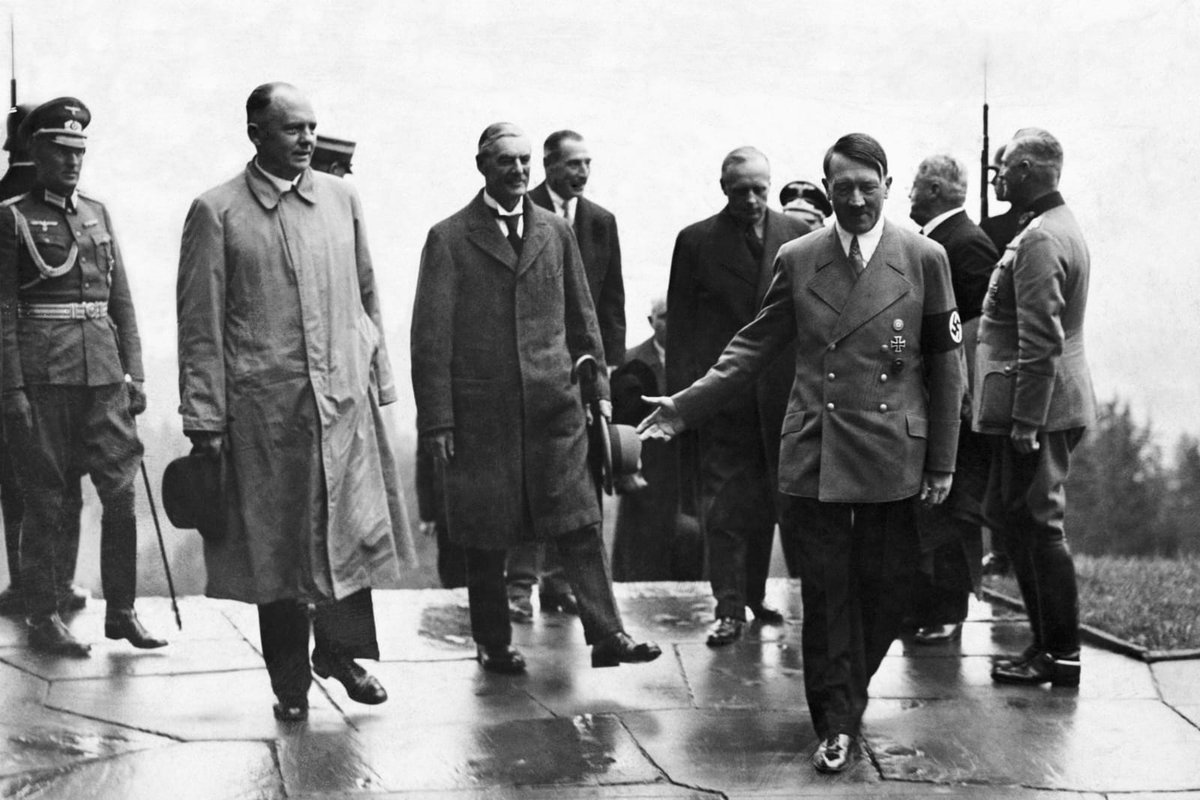 lo_l_la_res's tweet photo. 7️⃣ O nazismo foi aliado da elite industrial e agrária alemã. Enquanto regimes socialistas expropriaram empresas privadas, Hitler recebeu apoio financeiro de grandes magnatas, como Fritz Thyssen e a família Krupp. https://t.co/wg0Pf67bWf