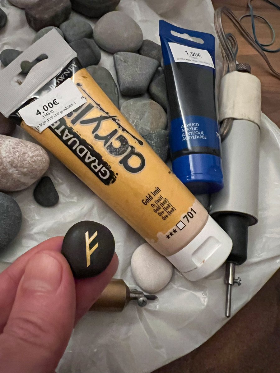 ThePasspartist's tweet photo. The #rune 
Golden paint on top of the #engraving https://t.co/Fy5Fx64AX8