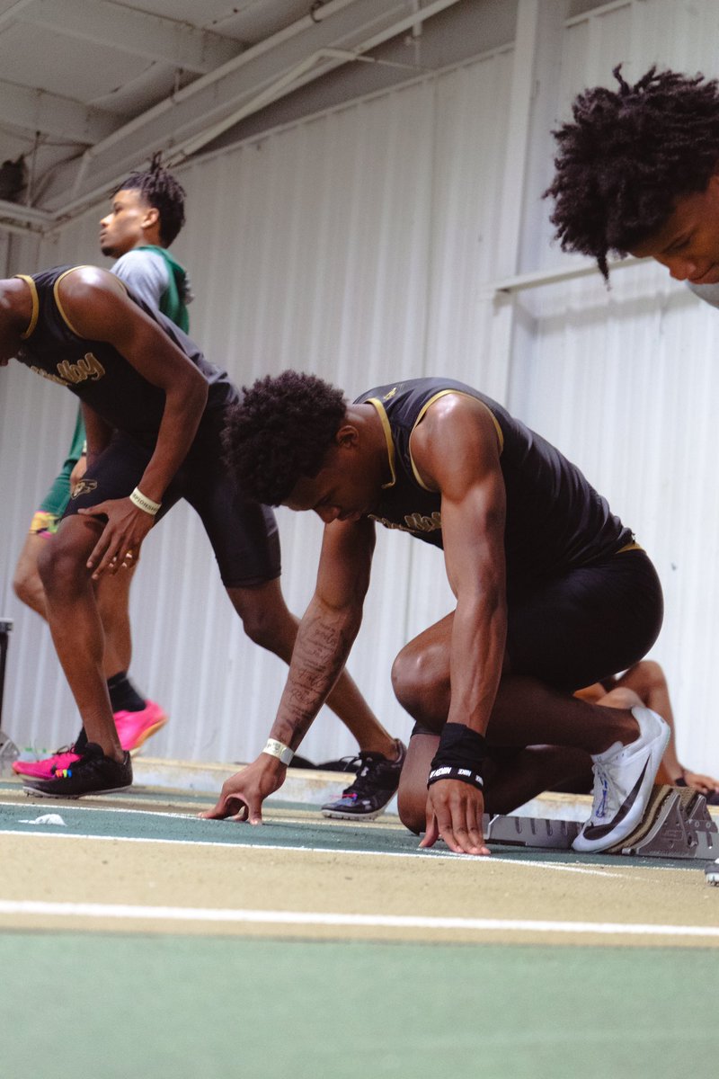 majaythompson12's tweet image. Had a great time at NCHSAA Indoor State Meet 1A/2A this past Friday. Finished 4th place in the finalists with a time of 5.56!🎖️. Wanna thank coach @dobson_collins7 for everything! @omarporter1 @hopo125 @On3sports @One11Recruiting @ShelbyHighTF_XC @247Sports @Spotlight39_Pod