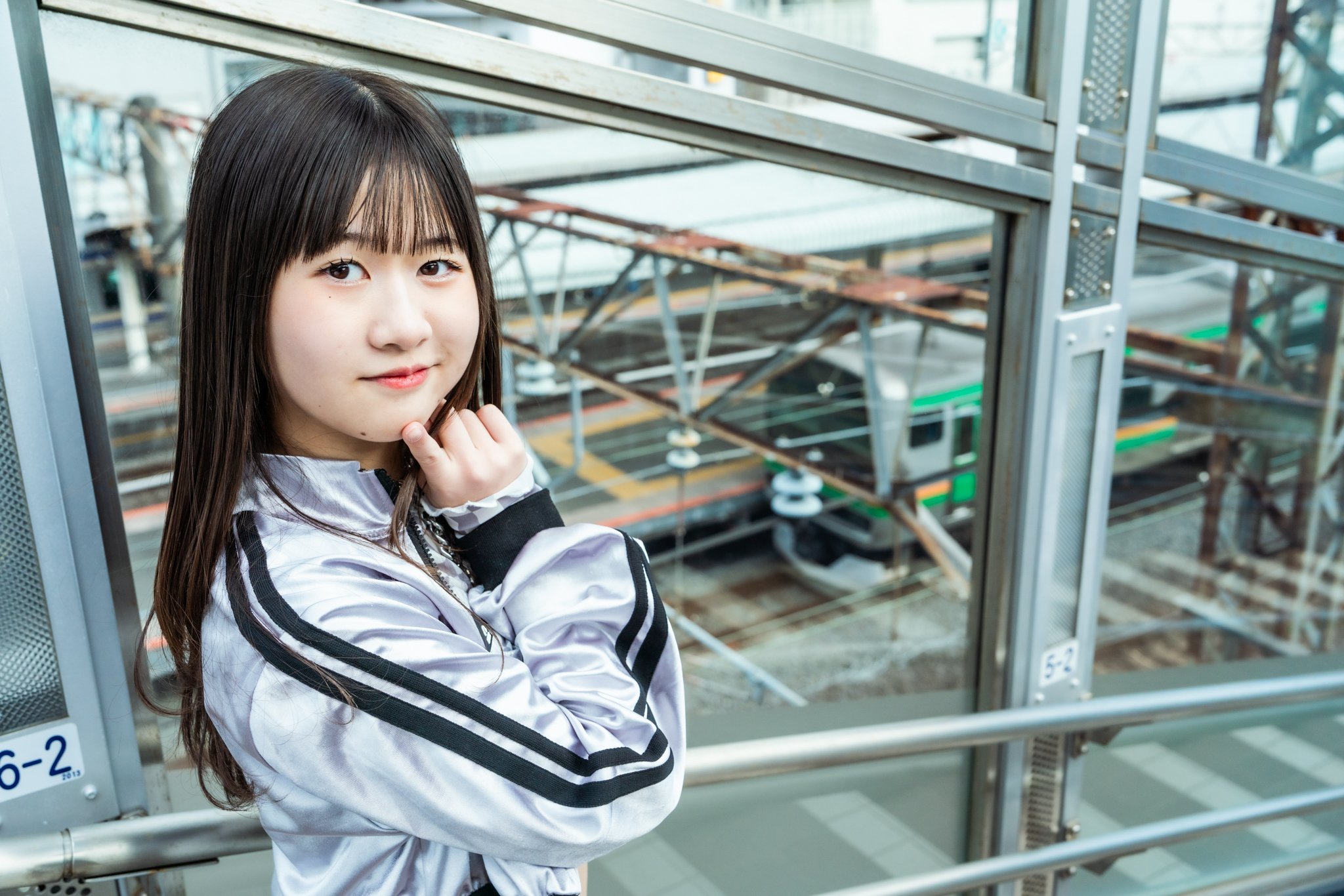 白い服の少女 ziddy_official 中学生になったら、一気に私服を着る機会が減っ