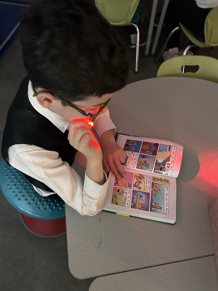 We love Flashlight Fridays! 📕 🔦<a href="/StLukeNepean/">St. Luke School (Nepean)</a>