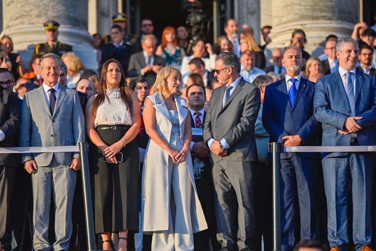 Hoy comienza una nueva etapa para el Uruguay🇺🇾

🏛️Desde el Poder Legislativo, nuestra bancada frenteamplista sabrá cumplir con las y los uruguayos, impulsando los cambios que nuestro país necesita con compromiso, mucho diálogo y trabajo incansable por las grandes mayorías ✊🏼

En