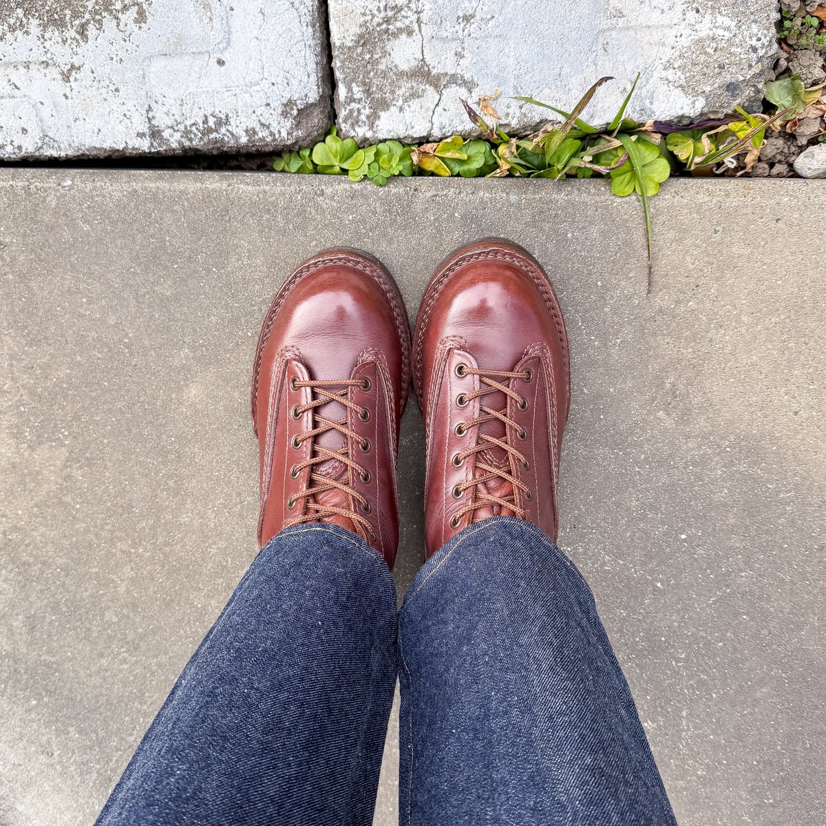 sthkzn's tweet photo. wesco JOBMASTER

久しぶりに履きました。
ウエスコ創業100周年の2018年に作った靴です。

あえて革も糸も極力同色で揃えてもらいました。紐だけは同色がなく、好日山荘で登山靴用を買った記憶があります。

#wesco #ウエスコ #jobmaster #ジョブマスター #shoes #mensshoes #sotd #今日の足元 https://t.co/IaIl5l8E4f