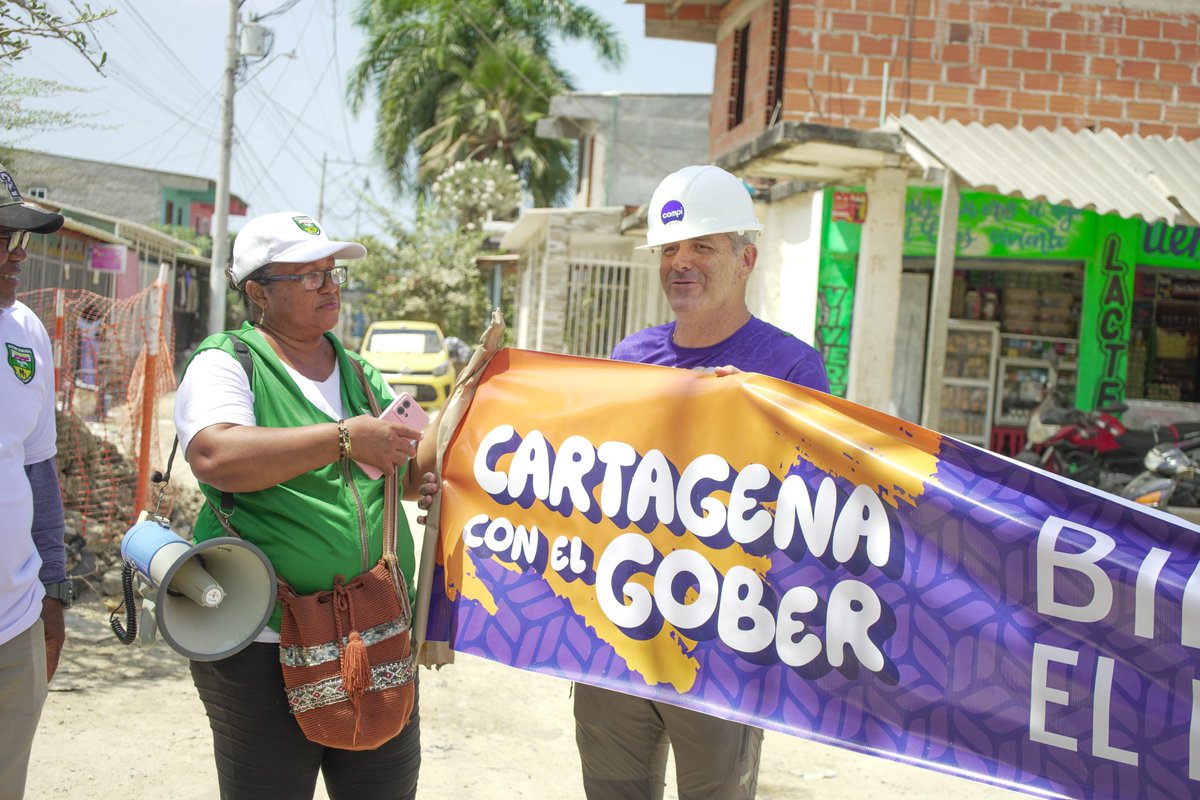 CompiBolivar's tweet image. La alegría de la gente es nuestra fuente de energía para realizar las obras que se hacen con la ayuda de la comunidad. 

El #COMPI llega para pavimentar más de 1.2 kms de vías en este primer bloque de obras en Cartagena.