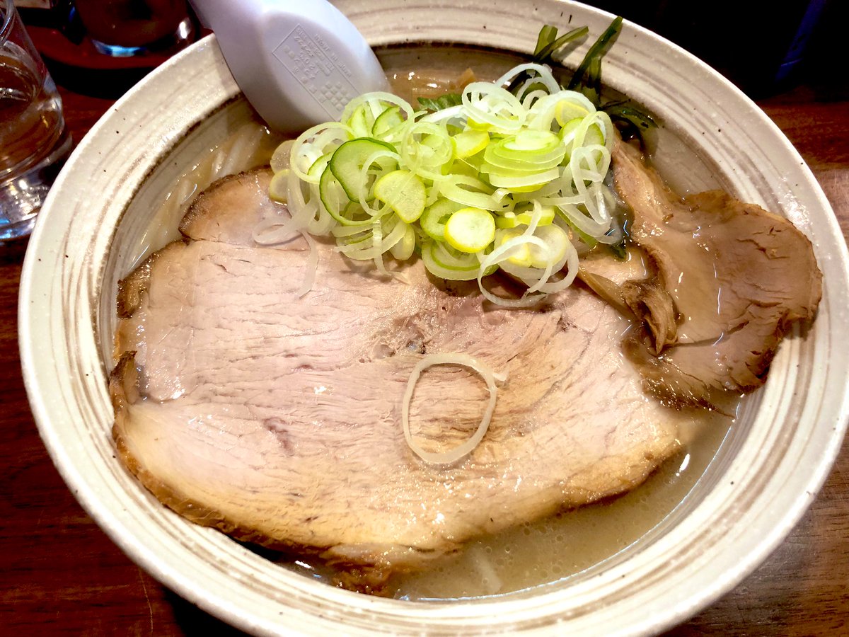 osushi_range's tweet photo. 昨日は仕事終わりに、食べてしまった🤦‍♀️

「もぐら」の塩ラーメン
私はんーって感じだったな🤔 https://t.co/voA91b8ppK