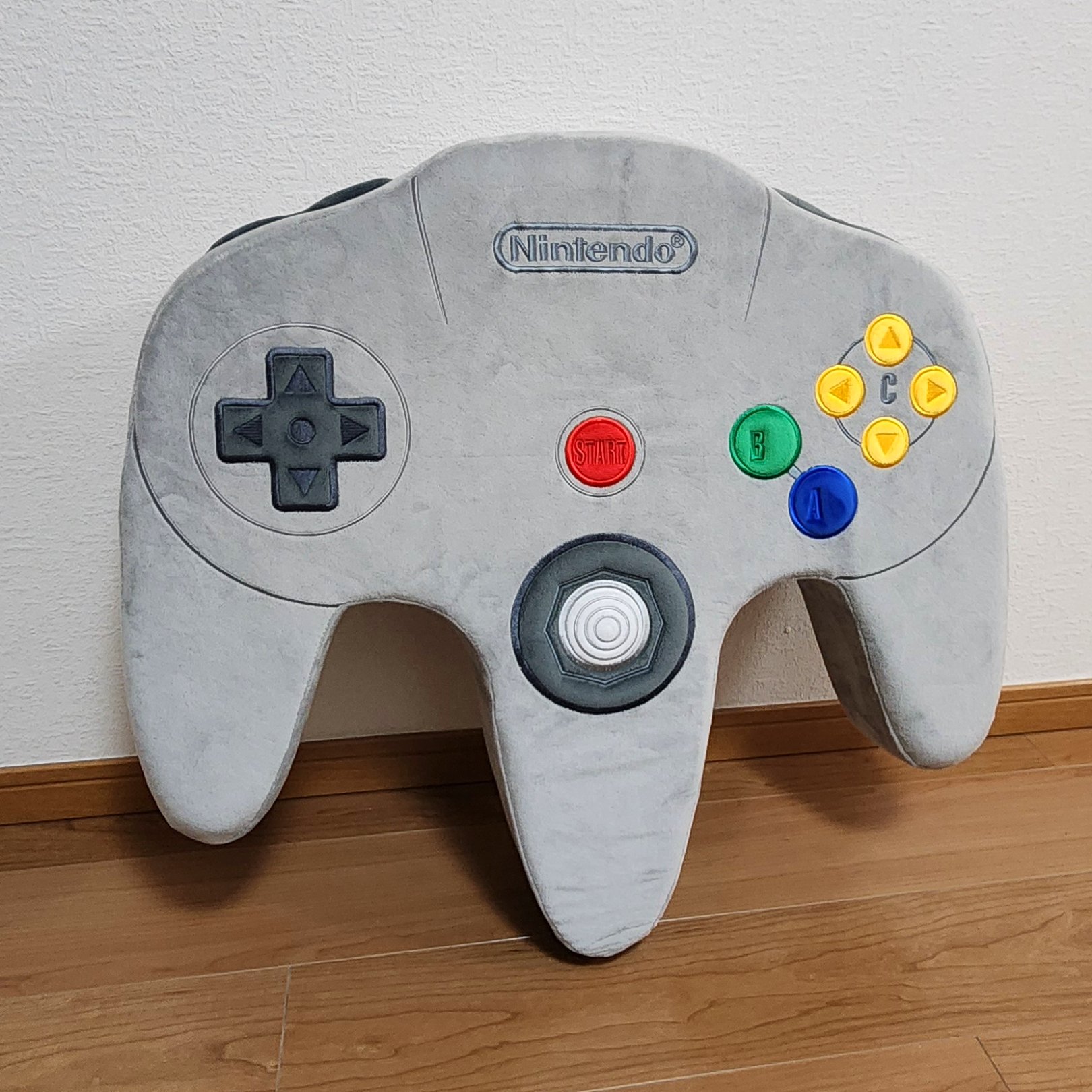 ニンテンドーミュージアム限定 クッション 64コントローラー