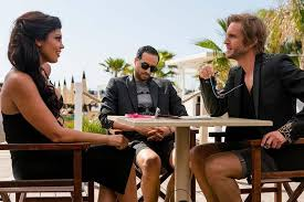 merlinpapin3's tweet photo. .@FredOL69007 Ce soir sur @TF1 le film #AlibiCom de Philippe Lacheau (2017) avec Philippe Lacheau Elodie Fontan Julien Arruti Tarek Boudali Nathalie Baye Didier Bourdon Nawell Madani Medi Sadoun Vincent Desagnat
Greg s'est associé avec son ami Augustin afin de créer une entreprise un peu particulière. Envie de cacher la vérité à son ou sa conjoint(e) pour avoir du temps libre ou couvrir une infidélité ? C'est possible grâce à leur société Alibi. com, qui propose les meilleures excuses et stratagèmes possibles. Les affaires marchent très bien. Un client demande aux deux hommes et à leur employé Medhi de trouver une parade alors qu'il doit passer le week-end avec sa nouvelle conquête. Or, Greg découvre qu'il s'agit de Gérard, le père de sa fiancée Flo à qui il n'a rien rien dit sur son activité et qui ne supporte pas le mensonge...