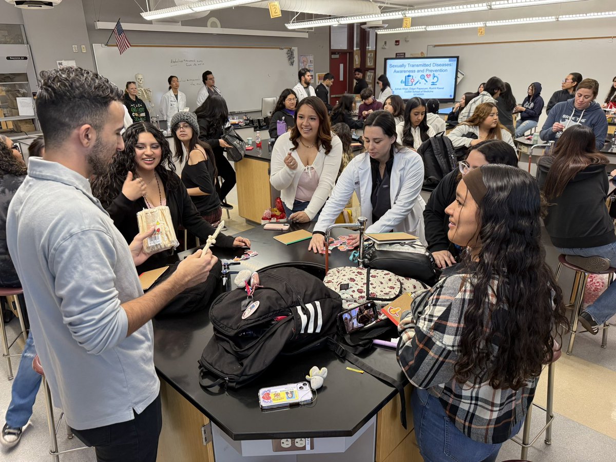 mzohabk's tweet image. Yesterday, I spent the morning with students from Colton High and San Bernardino High, alongside members of the Health Career Collaborative and CUSM’s Urology Interest Group. We gave a presentation on STD prevention. Great time!

#medicalschool #mentorship #sexualhealthawareness