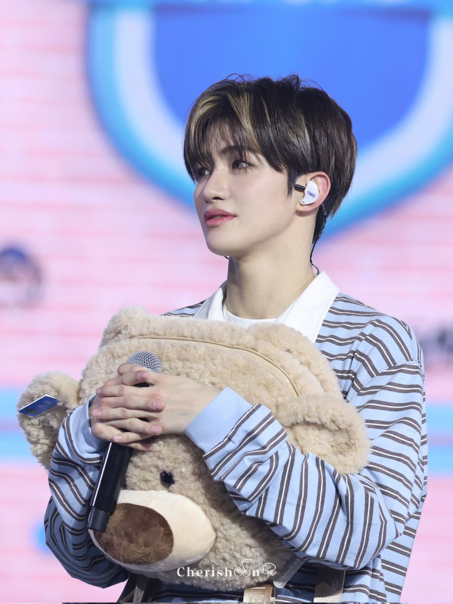 Cherishoon_3028's tweet photo. 250214 팬미팅

우리 앞으로 꽃길만 걷자🌸🧸

#투어스 #지훈 #TWS #JIHOON https://t.co/2i6HouohIb