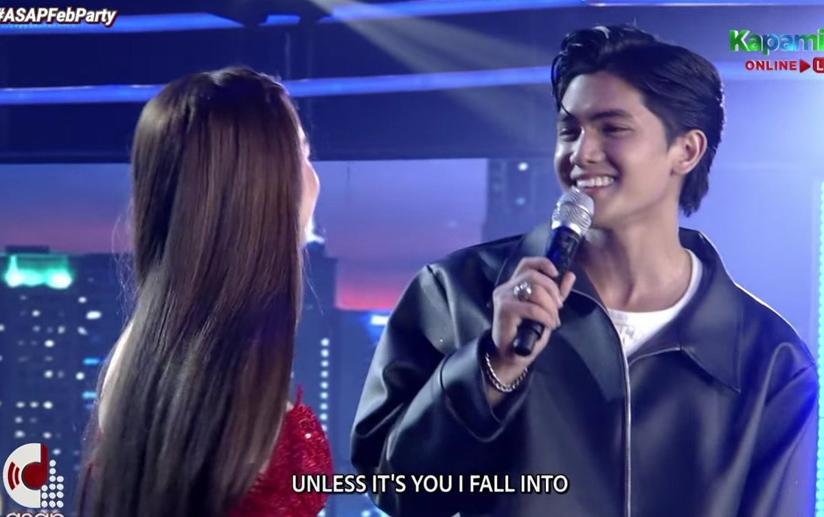 im not crying!!!!!!!! my jarfyang heart!!!!!

JARFYANG ON STAGE