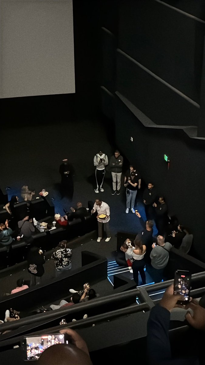 BrianLikesPizza's tweet image. Anthony Mackie showed up to my viewing 😴