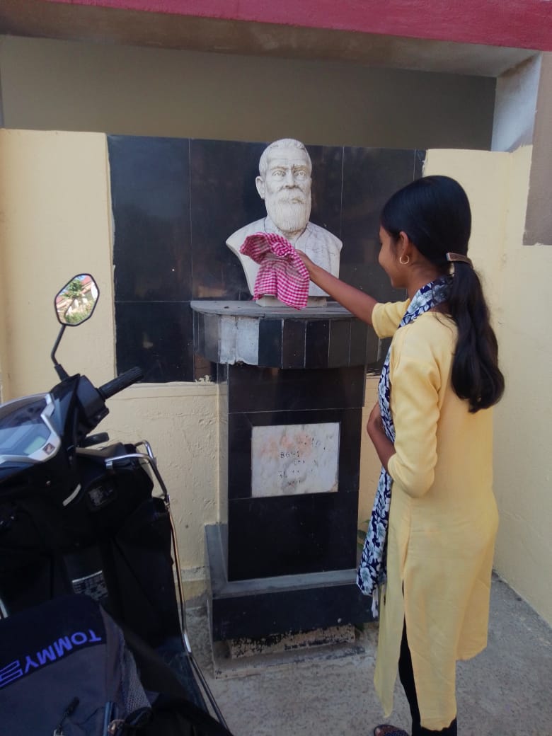 nssvmmunit2's tweet photo. 15th Feb , 2024
Regular Activity
Cleaning the statues of distinguished personalities-- patriot and  social reformer https://t.co/TJUC9YLZLF
