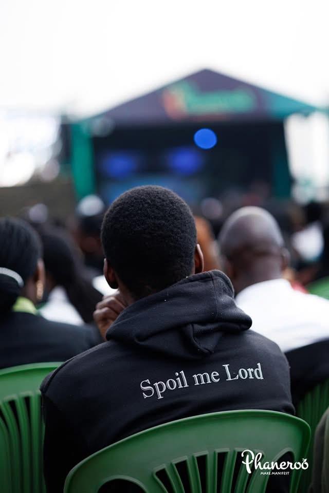 arinnvisuals's tweet image. Reasons why am not panicking.
1. God.
......
A blessed Sunday friends and family 🙂