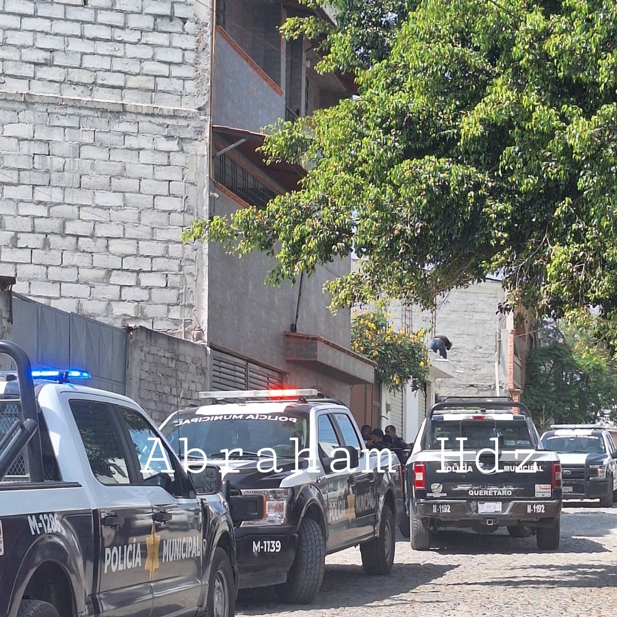 abraham483252's tweet photo. #denuncia Vecinos de la colonia Santa Cruz, nos informaron que la mañana de este sábado, una mujer gritaba pidiendo auxilio y con sangre en uno de sus brazos, esto en un anexo de Colinas de Santa Cruz. La @SSPMQueretaro acudió al lugar. @qromunicipio https://t.co/7uLLGMNEDs