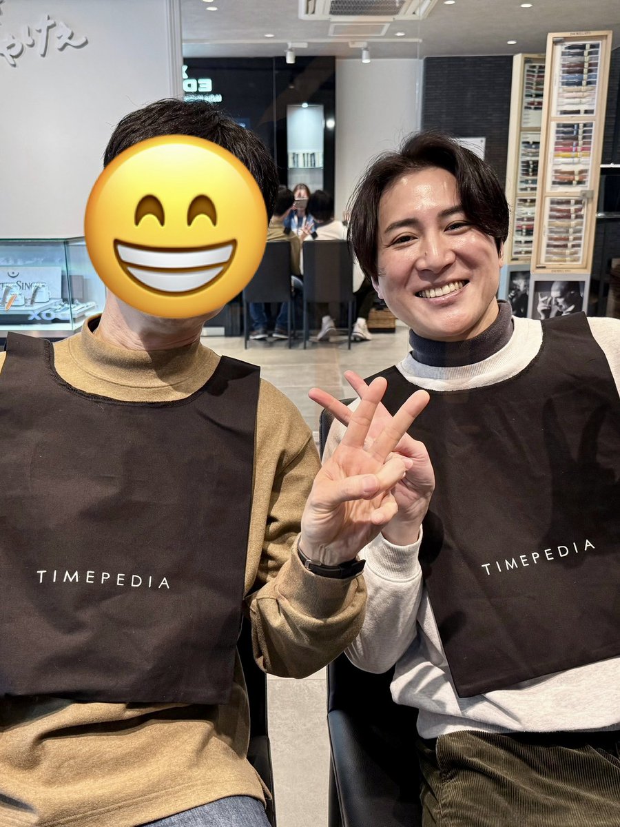 僕「新しいショッパー作ったんですよ！ご購入記念にどうぞ！」

😁「なんかステーキハウスの前掛けみたいですね…」

僕「えっ？じゃじゃぁ掛けて記念写真撮ります…？」

#新作　#前掛けショッパー　#ステーキハウス始めました