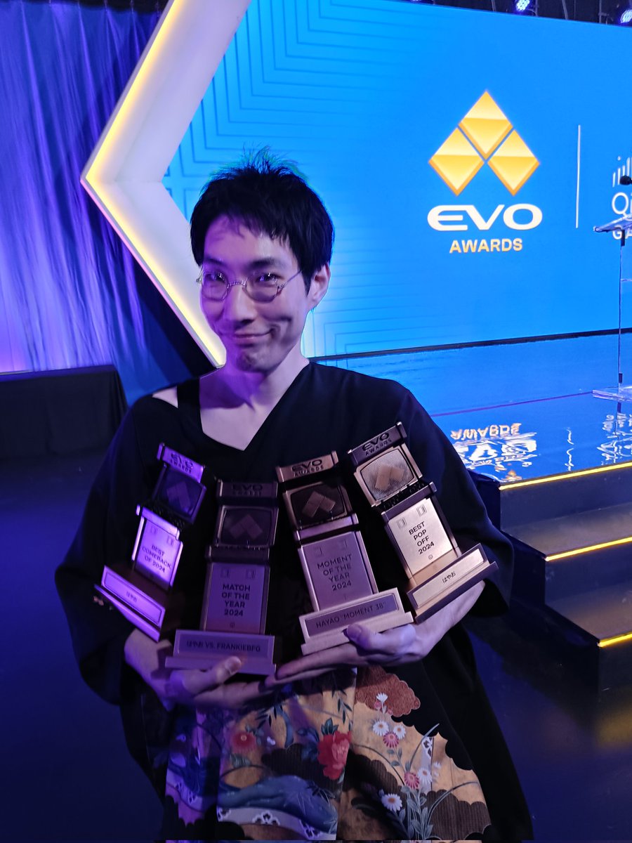 880880880880's tweet photo. #EvoAwards

#202502ロサンゼルス
ロサンゼルス時間2239、3日目

5カテゴリー中4つ授賞頂きました！みんなありがとー！ https://t.co/tQ0ee9ZCga