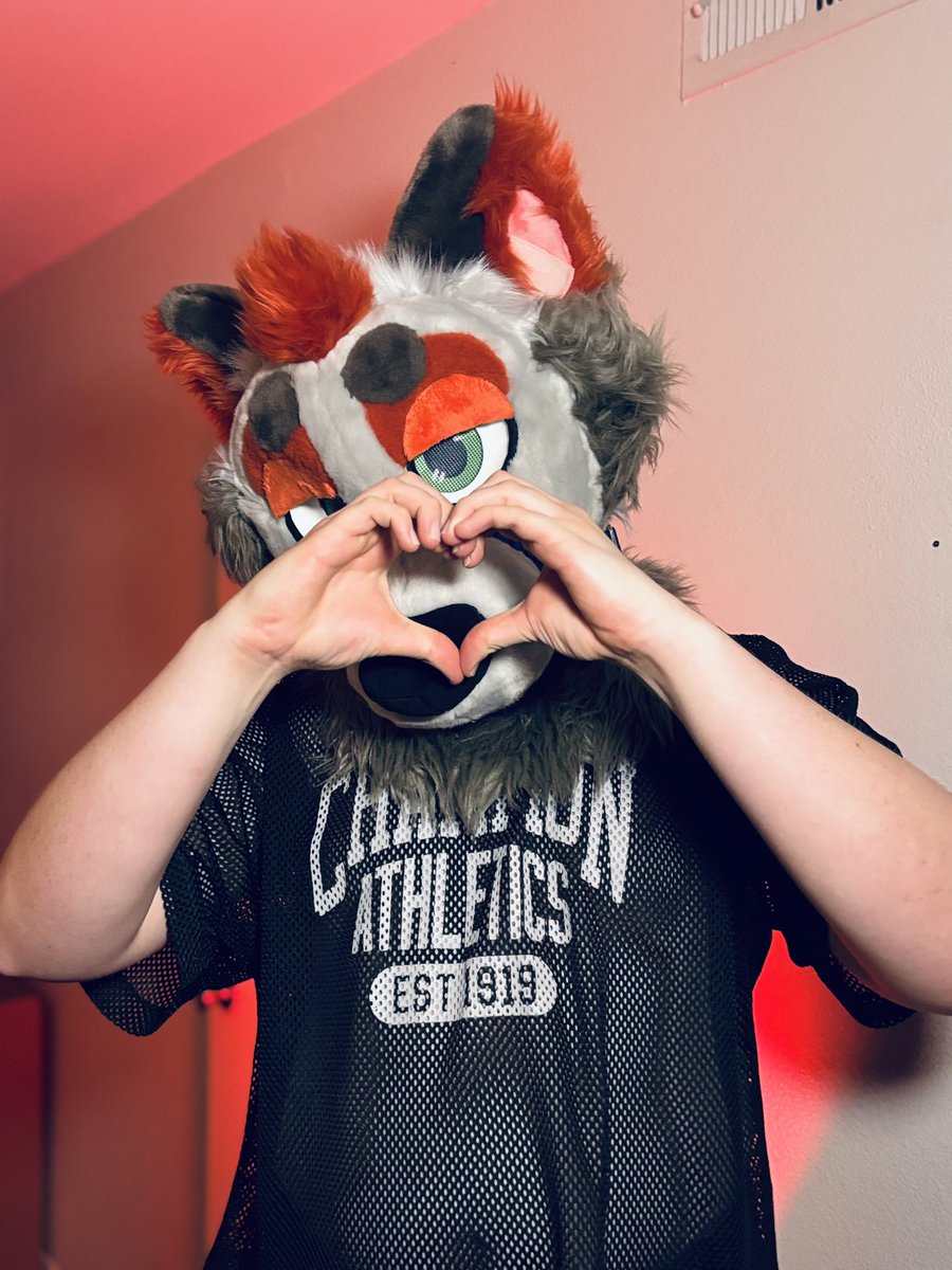 driftwolf_'s tweet image. V day 2025 ❤️ #furry