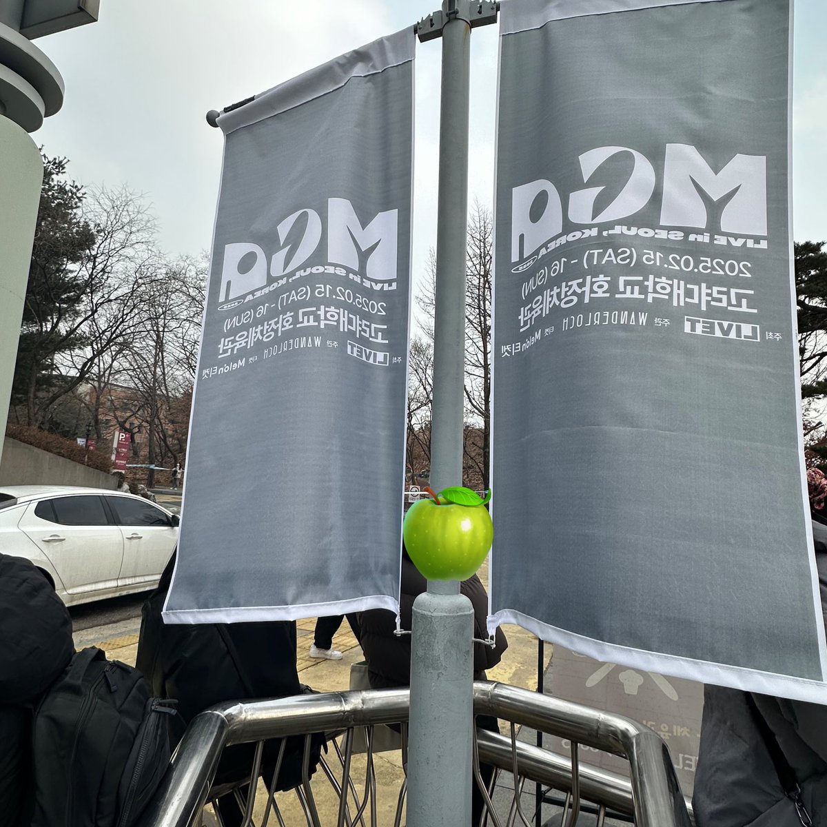 bokuto_ball's tweet photo. 나눔 일시와 장소 안내드립니다

🍏 일시: 트윗 업로드 순간부터 나눔시작
🍏 장소: 식당 안내 배너 뒤 + 티켓 나눔 근처

❗️ 중복 수령 절대 불가
❗️ 사람이 많고 번잡하니 꼭 안전하게 줄 서주시면 감사하겠습니다 https://t.co/OOHwzYsrLx