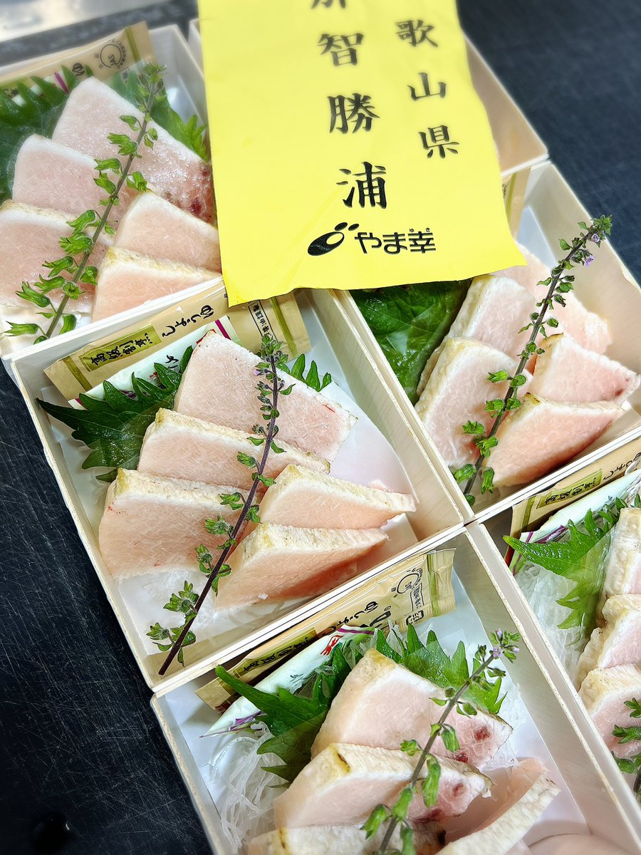wakematsu_rin's tweet photo. 本日の酒の肴は、メカトロの炙り(那智勝浦)
香りがよく、サラッとした脂で、口当たりの良い刺身です。

#やま幸
#そごう大宮
#分根津松本鈴
#メカジキ
#めかじき
#和歌山那智勝浦 https://t.co/J6LyVEyxgX