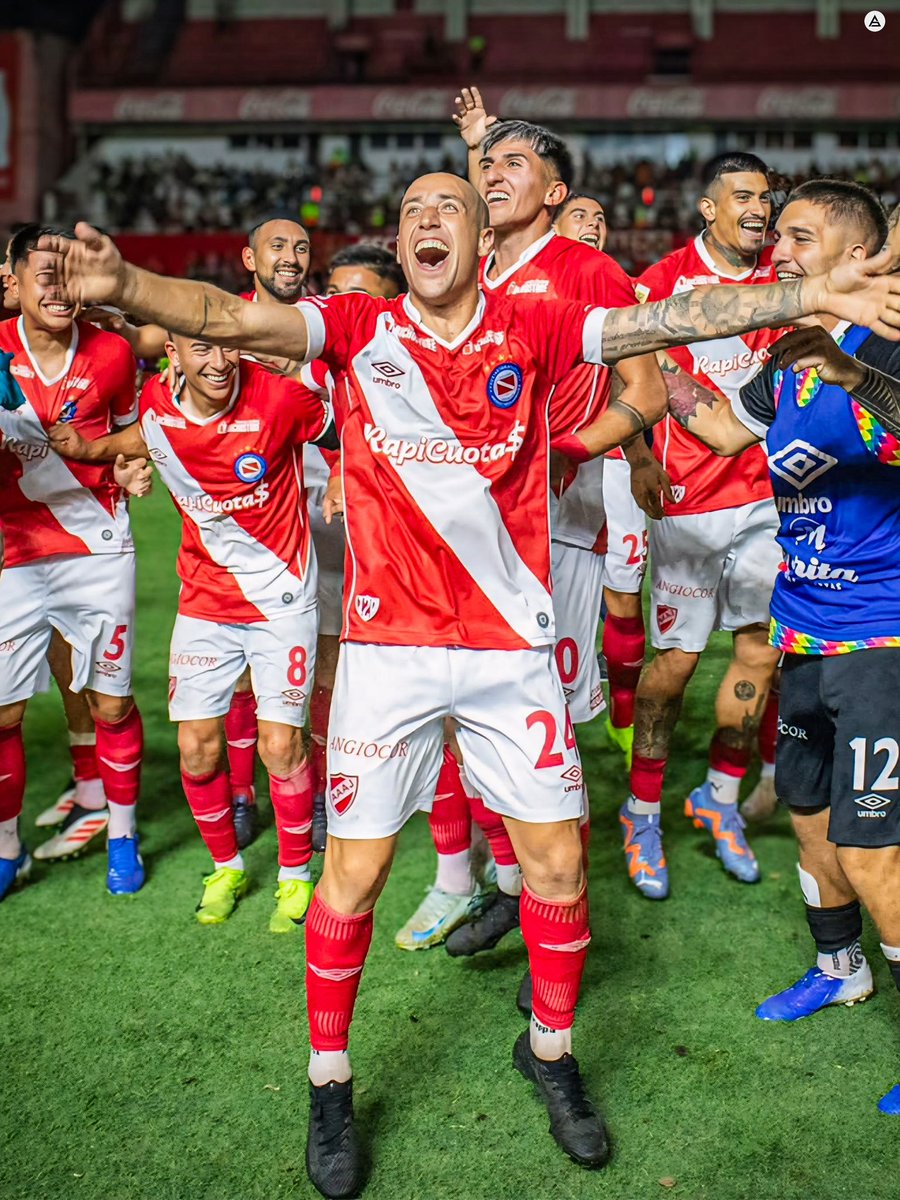 sudanalytics_'s tweet photo. 🌟🇦🇷 Federico Fattori entre los jugadores de Argentinos Juniors en el triunfo ante Racing:

➜ 1º en toques [73]
➜ 1º en duelos ganados [8]
➜ 1º en eficacia de pases [88%]
➜ 1º en pases a campo rival [16]
➜ 1º en pases completados [50/57]
➜ 1º en pases largos completados [6/8]

Partidazo del 5. 🔝