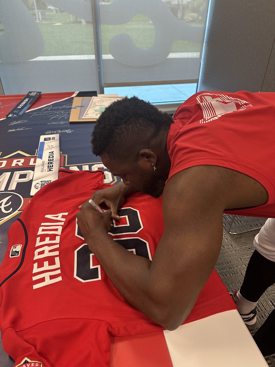 Five Tool Signings tweet media