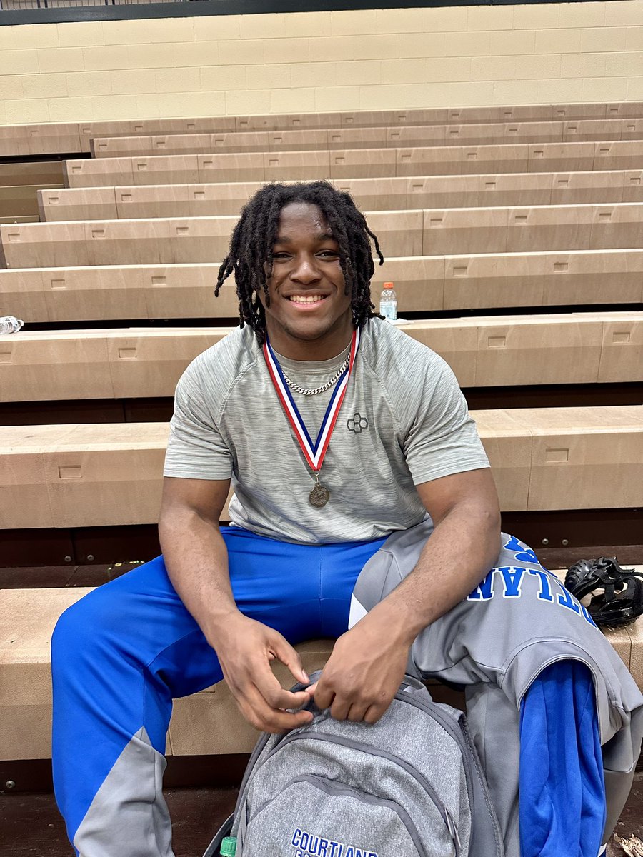 MrsRoSmith's tweet photo. Maaaan what a season!!! 2025 District Champion AND 2025 Regional Champion. Great job Manny… Headed to States baby!!! #285lb https://t.co/GYU4d2kOeK