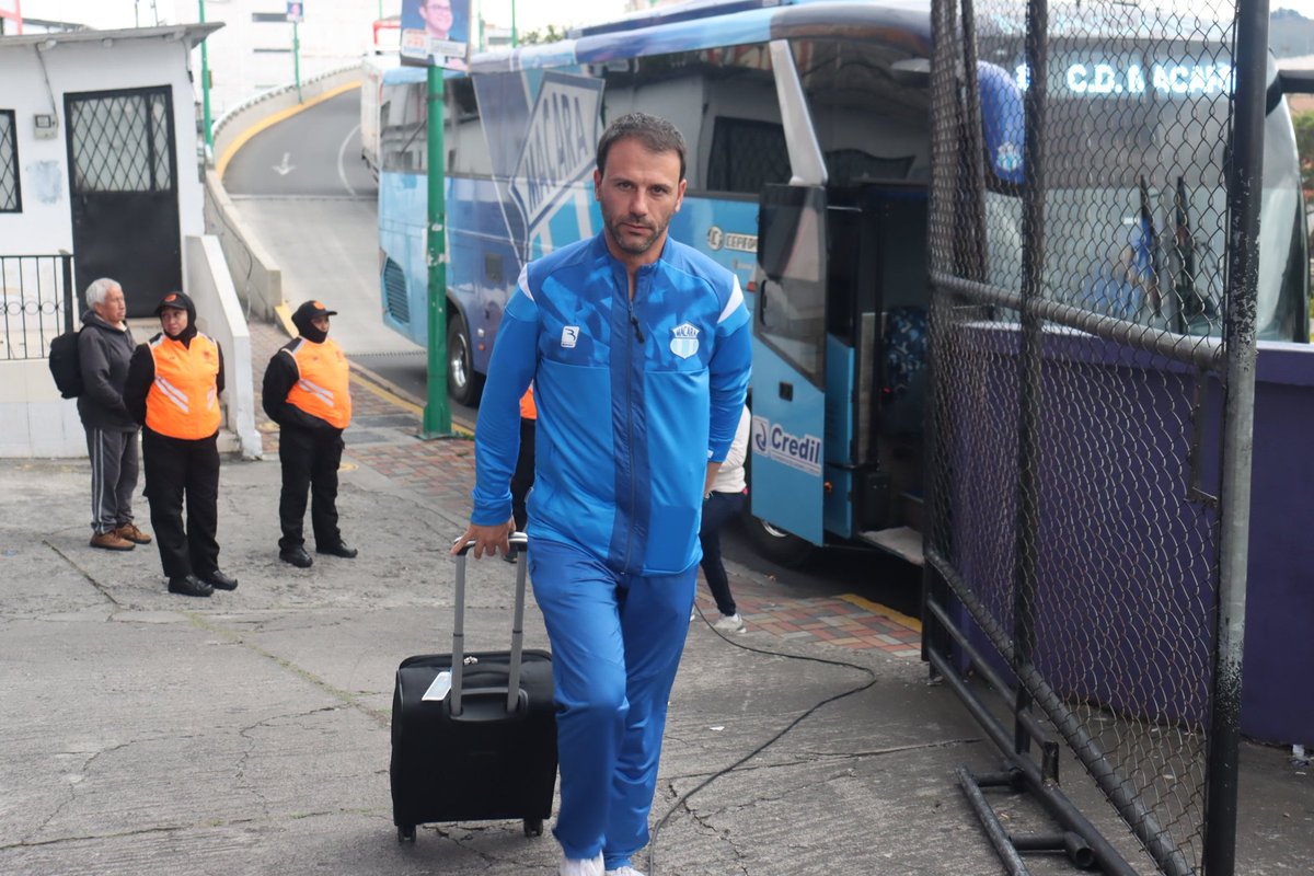 LA VALIENTE PUTA, ES UN CRACK

(PIDE UN DELANTERO HDP) 
¡Arriba Macará!