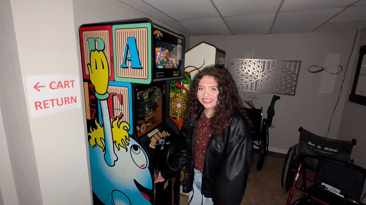 wilcoxarcade's tweet photo. Keeley Collins is the proud winner of a bouncy ball from Fun-E-Ball at Trends N Treasures in Murray, Kentucky. Thanks for playing, Keeley. God bless.
#WilcoxArcade #TrendsNTreasures #FunEBall #MurrayKY #Murray #Kentucky #ArcadeGames #Arcades #Arcade #VideoGames #Gaming https://t.co/vxmImXCtoQ