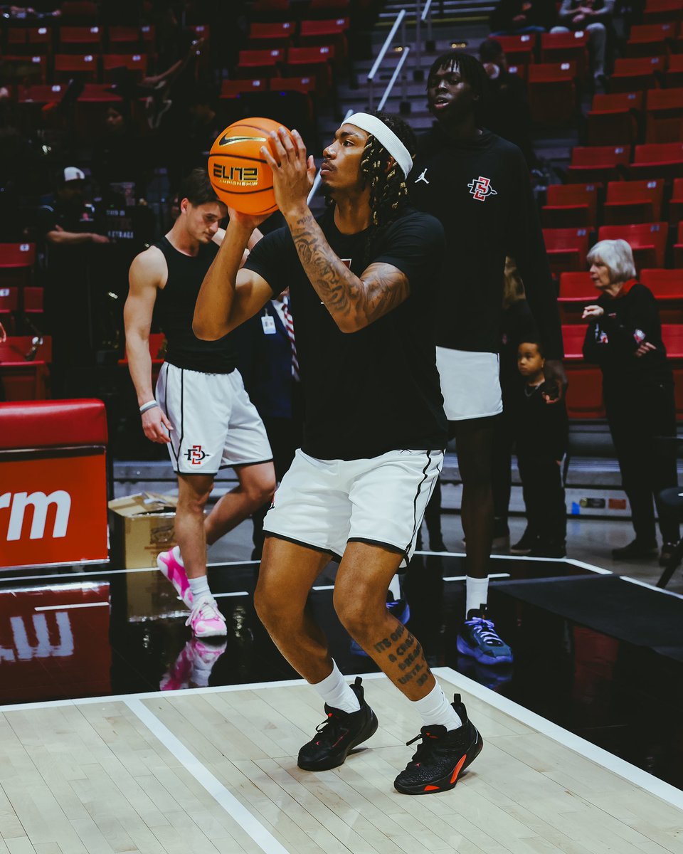 mesa_aztecs's tweet image. Blackout Game at Viejas⚫️

#MESA #SDSUMBB #ViejasArena