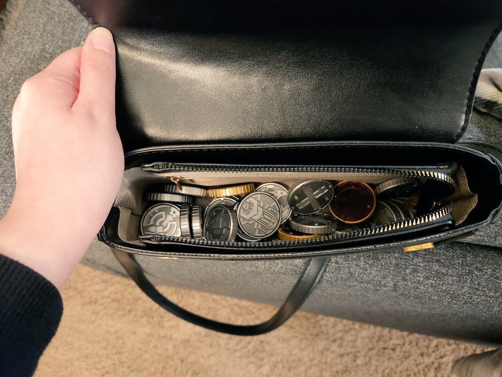 bugmedals's tweet photo. "can you pay?" no. no i cannot. https://t.co/9d2xG9NQ1d
