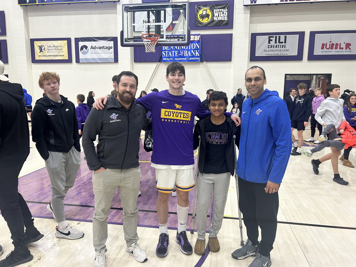 CoachBWeaver's tweet photo. We enjoyed coming up to support @Carson_Jones18 and @KWUMBB tonight! Carson had a career high 22 points. We are proud of him! https://t.co/8g2Ys7gGm2