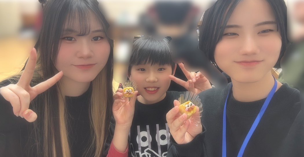 aineeee1113's tweet photo. のぞみちゃんがバレンタインを作ってきてくれました！

スイートポテト美味すぎた😋🍠

今日も今日とて稽古に行きます！
まだチケットあります！
初主演のミュージカル見に来て欲しいな🥹

チケット⤵︎ ︎ 
https://t.co/M2h2ozEfhX

 #リトレン2025  #あいね https://t.co/EgjafgYaHU
