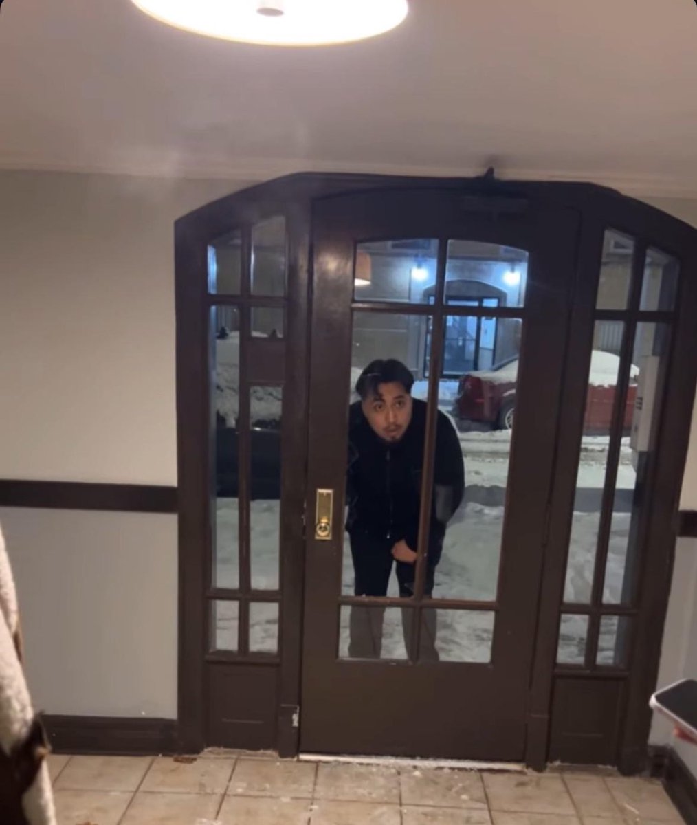 probablyalissa's tweet image. Logan Square‼️ keep an eye out for this man and stay safe!!!