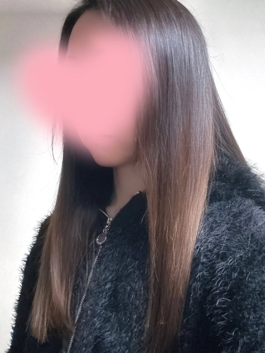 mikaaa11_k's tweet photo. 癖毛&乾燥毛でも潤い感あるこの仕上がりは嬉しいー!!ヘアケアは使い方もアイテムもこだわってきたけど、お風呂上がりすぐ保湿するのは盲点だった。髪のゴールデンタイム*に内側まで保水して潤い守るアイテムだからなのかパヤパヤでる細かい毛いつもより少なくてまとまり良いぞ✨#gifting #TIMEU https://t.co/fBnGf7zDf3