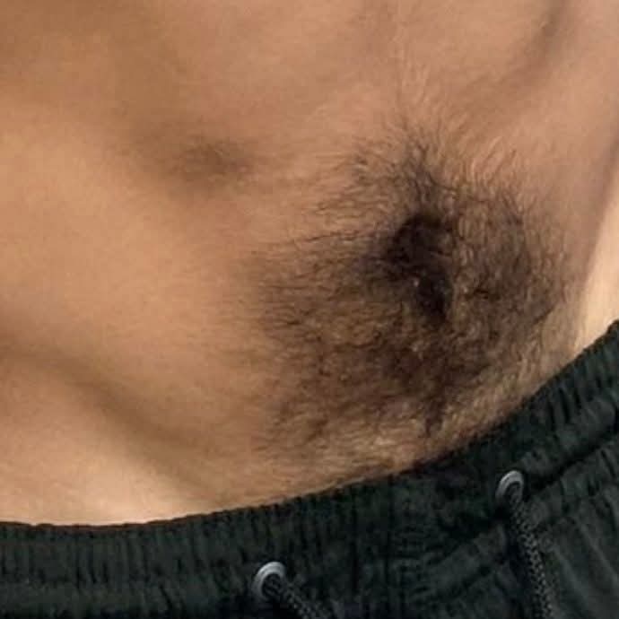 homens que tem essa concentração de pelos nessa região especificamente…. Nossa eu perco até o fôlego