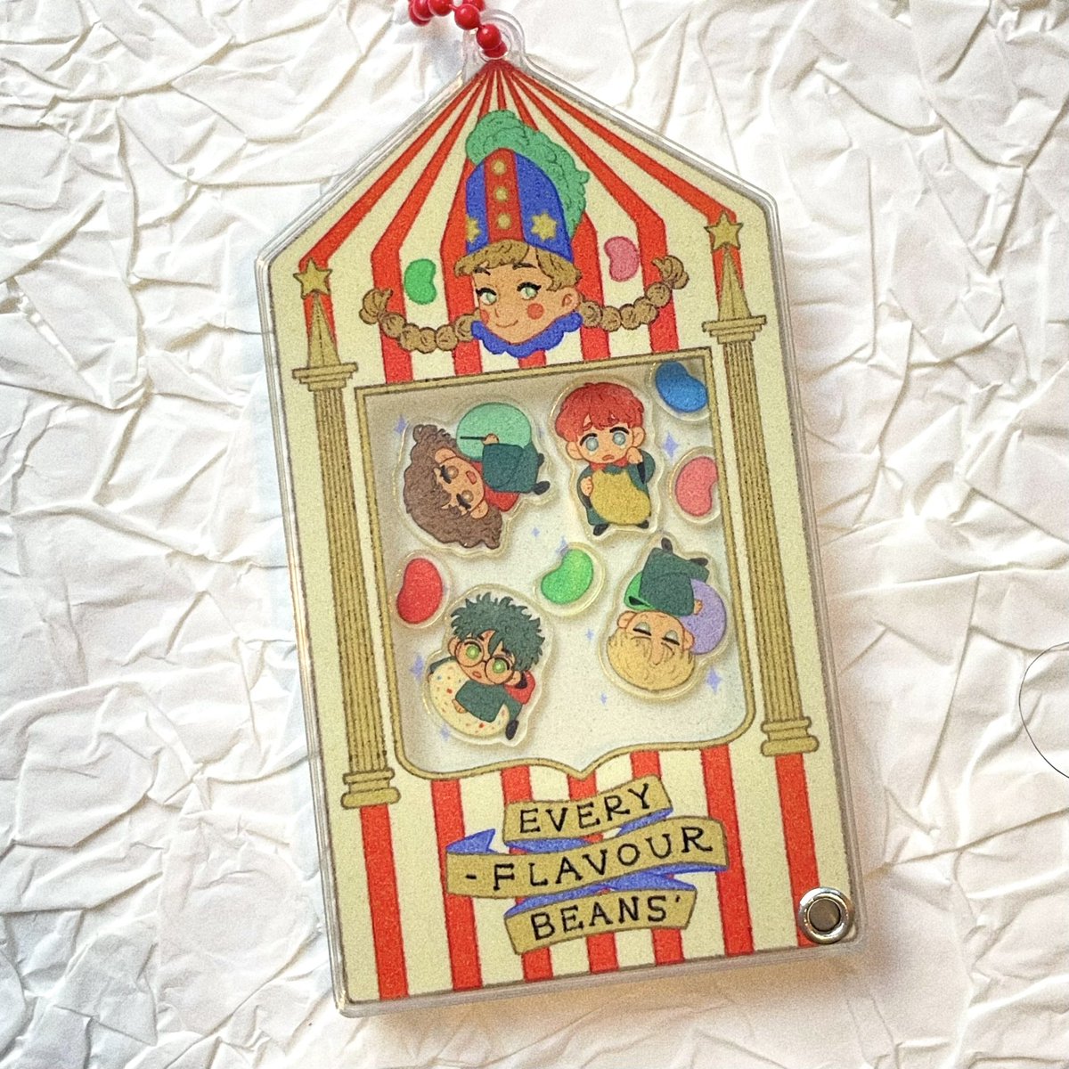 helenjeeeee's tweet image. hehehe… Let me introduce the cuuuutest product I made this year🥺🤲🏼”Every Flavour Beans” Shaker Charm!!
✨Shop opens on 2.19✨
Also, the pre-order for my HP art book ”Evergreen“ will last for two weeks…don’t miss out!!👀
Thank you all for your patience and support💖