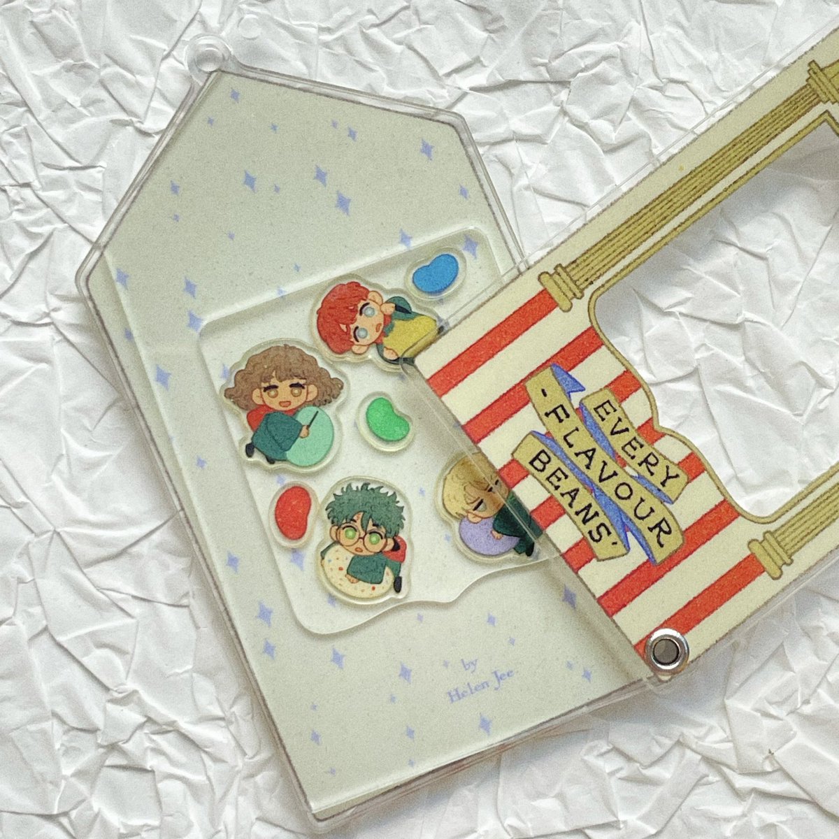 helenjeeeee's tweet image. hehehe… Let me introduce the cuuuutest product I made this year🥺🤲🏼”Every Flavour Beans” Shaker Charm!!
✨Shop opens on 2.19✨
Also, the pre-order for my HP art book ”Evergreen“ will last for two weeks…don’t miss out!!👀
Thank you all for your patience and support💖
