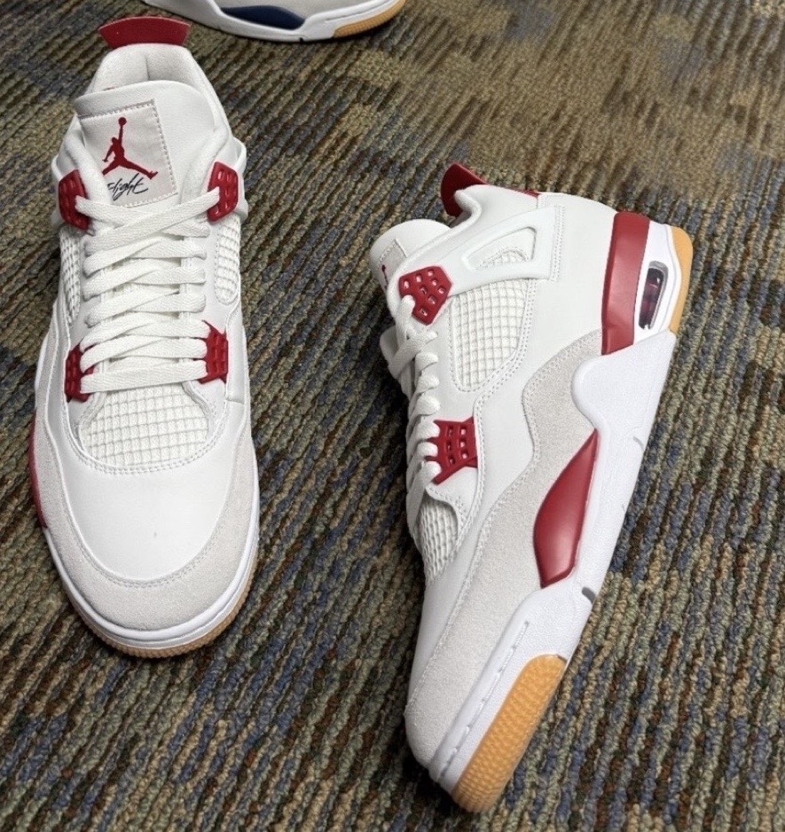 SneakerAlertHD's tweet photo. Nike SB x Air Jordan 4 "Varsity Red" 🍷 https://t.co/CXMCyEQwdQ