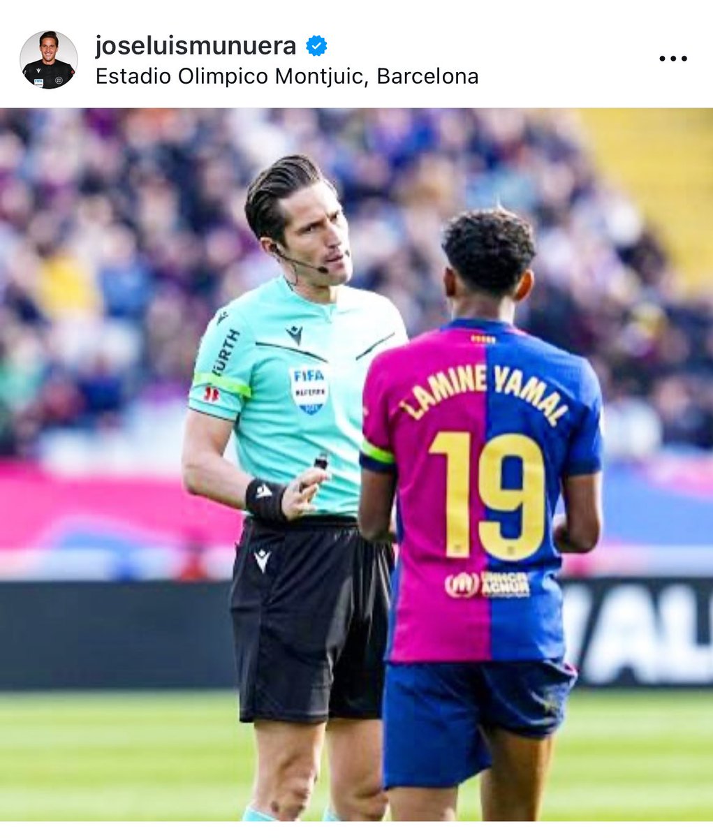 mati586386's tweet photo. Bonus 5
Munuera Montero i jego wyraz twarzy w interakcji z piłkarzem Realu vs Jose Luis życzący wszystkiego najlepszego Robercikowi https://t.co/8vIkIRwaQW