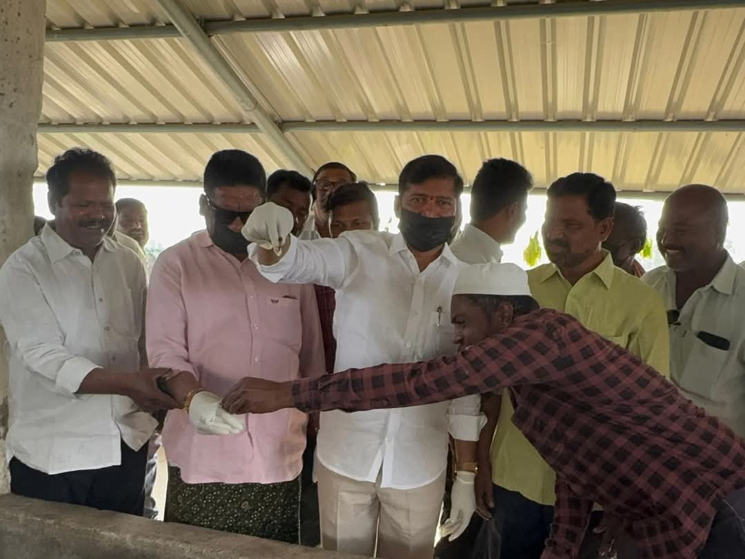 కర్నూలు రూరల్ మండలం పంచలింగాల గ్రామంలో "స్వచ్ఛ ఆంధ్ర, స్వచ్ఛ దివస్" కార్యక్రమంలో పాల్గొని చెత్త నుండి సంపద తయారీ కేంద్రాన్ని ప్రారంభించి, కూటమి ప్రభుత్వం అధికారంలోకి వచ్చాక సీఎం <a href="/ncbn/">N Chandrababu Naidu</a> గారు చెత్త పన్ను రద్దు చేసి, నెలలో ఒక్కరోజు చెత్త తొలగింపు కార్యక్రమాన్ని ప్రారంభించారు.