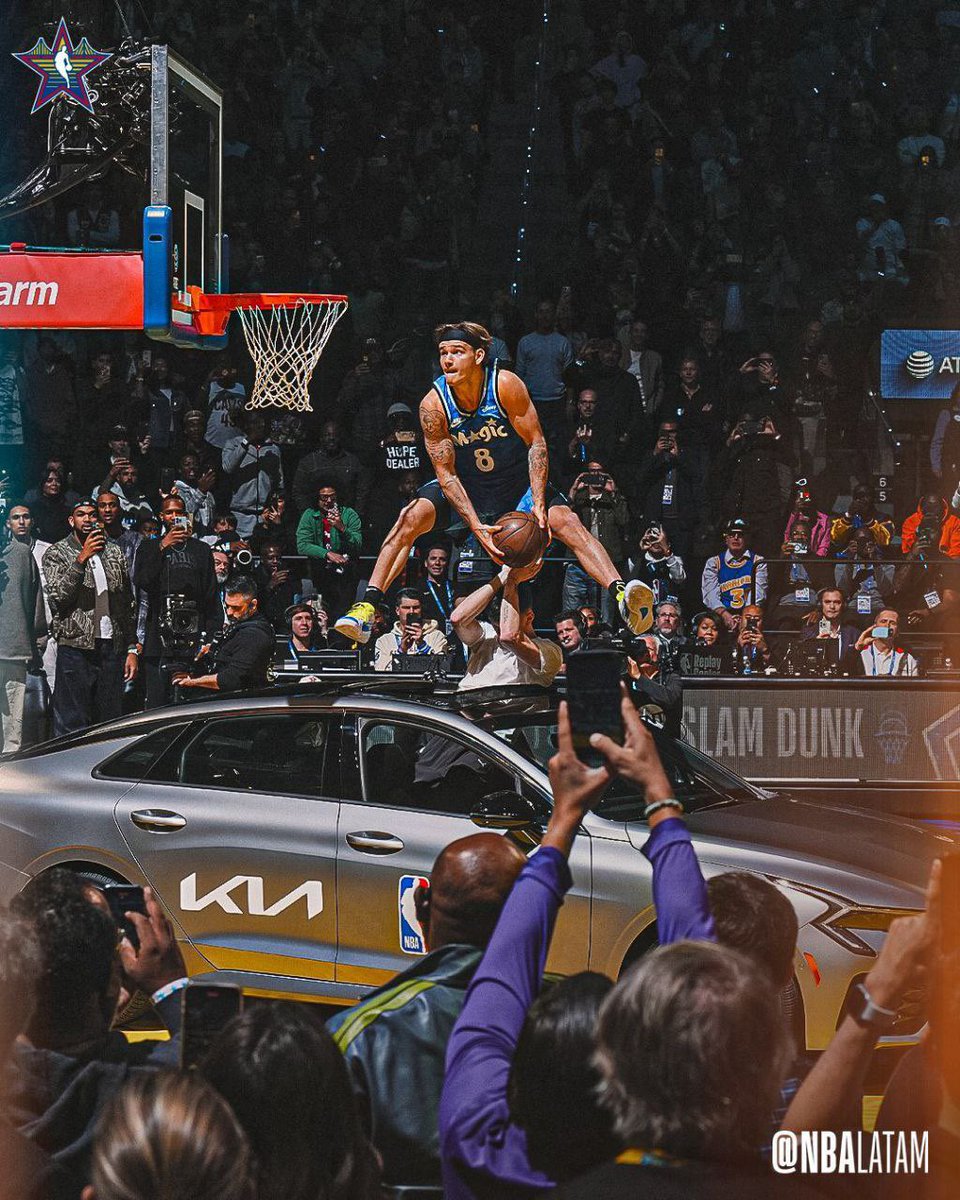 Juliococo's tweet image. McClung superó a Blake, pasó por encima del carro, Blake saltó por el capó.

McClung es mucho más pequeño, es arte, sublime.

#DunkContest