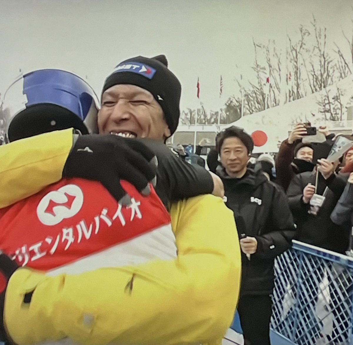 cieplaherbataa's tweet photo. I’m crying  #skijumpingfamily https://t.co/eyKB3rVG3C