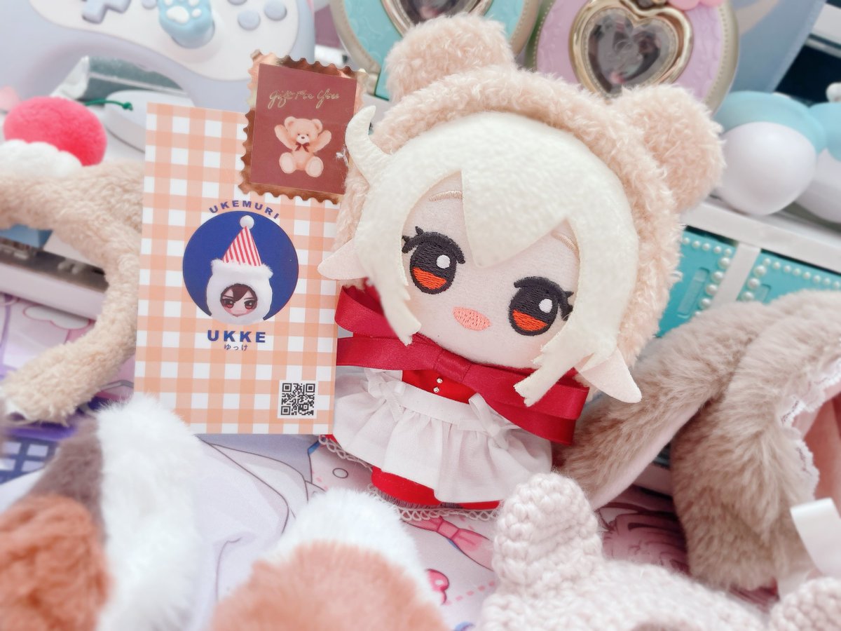 UKKEさんの、くまみみボンネット Cookie🧸🍪が届きました❤️🤎 美味しそうな色でクレーちゃんにぴったり！そして、新入りのひななにも貸してあげるクレー先輩🧸🍪